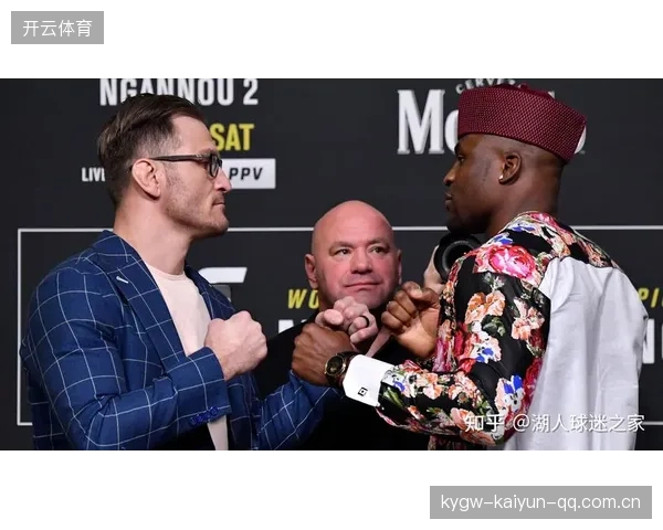 UFC重量级选手被一拳震飞半米，全场炸裂！震撼瞬间再现赛场巅峰对决